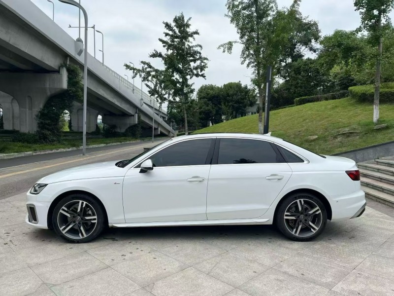 成都22年奥迪A4L4
