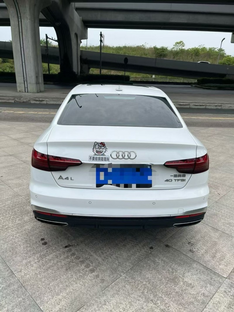 成都22年奥迪A4L9