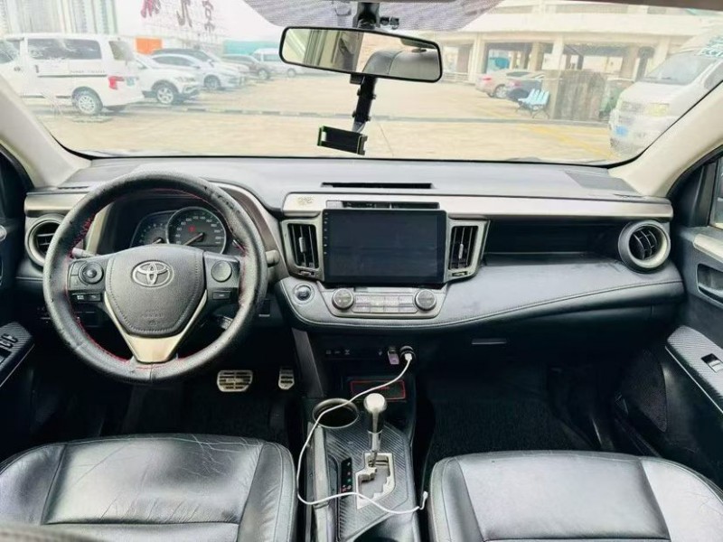 东莞13年丰田RAV46