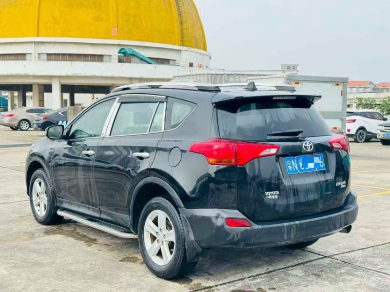 东莞13年丰田RAV47