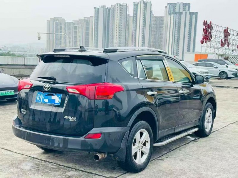 东莞13年丰田RAV48