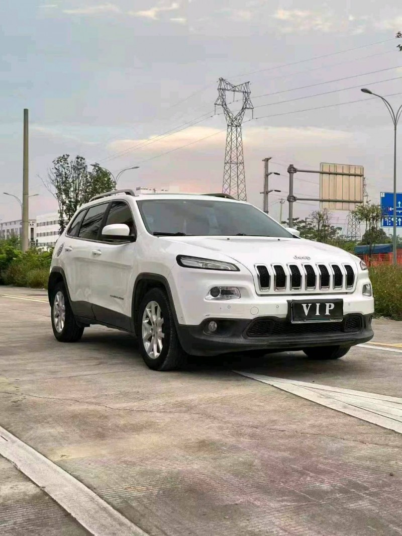 防城港17年Jeep自由光2