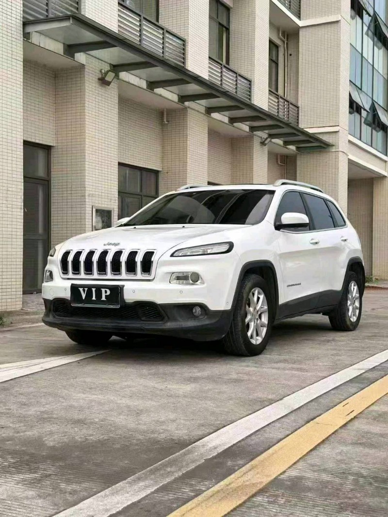 防城港17年Jeep自由光3