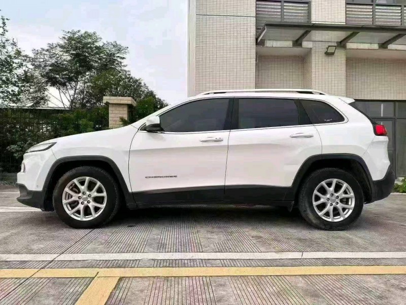 防城港17年Jeep自由光7