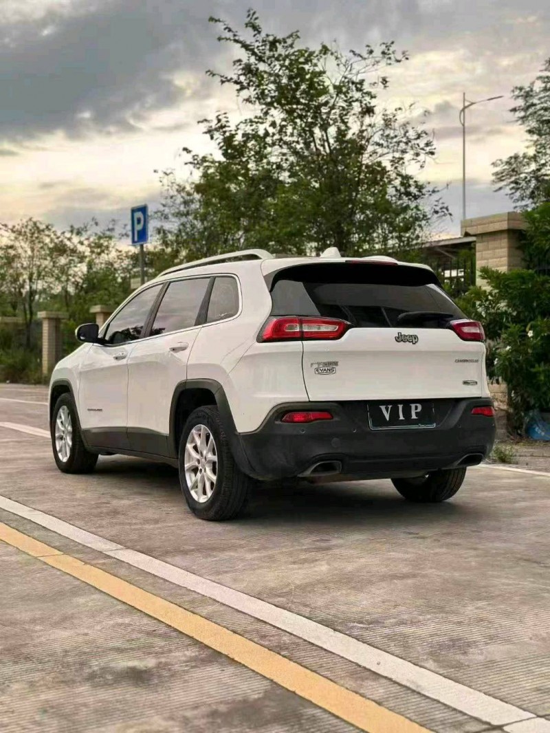 防城港17年Jeep自由光8