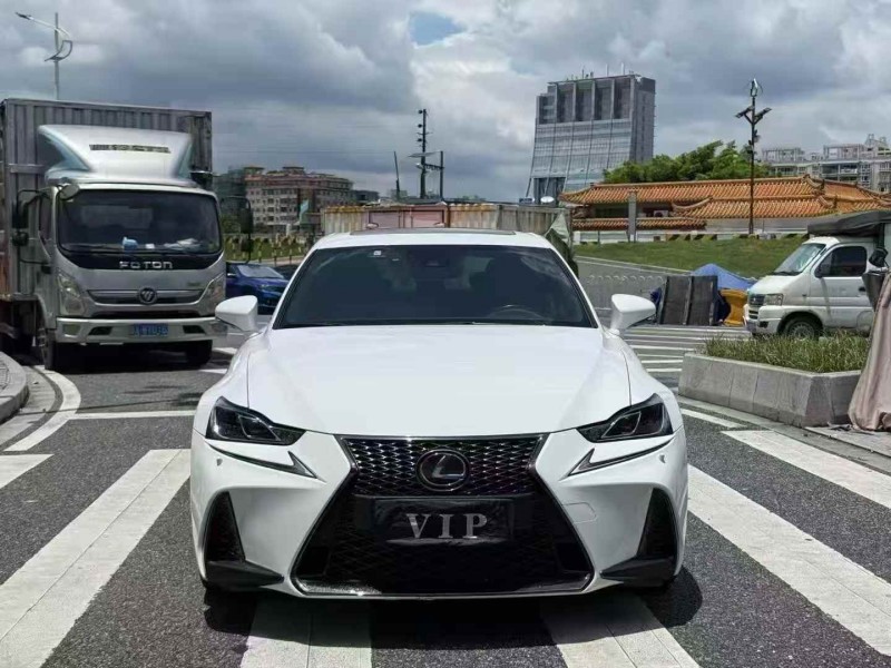 广州19年雷克萨斯IS1