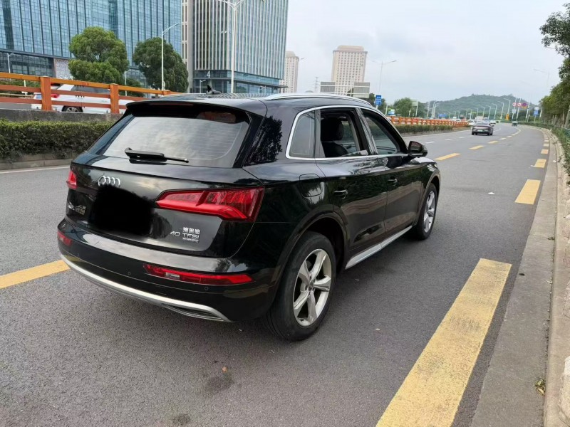 南通20年奥迪Q58