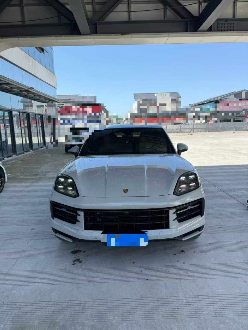 乐山23年保时捷卡宴1