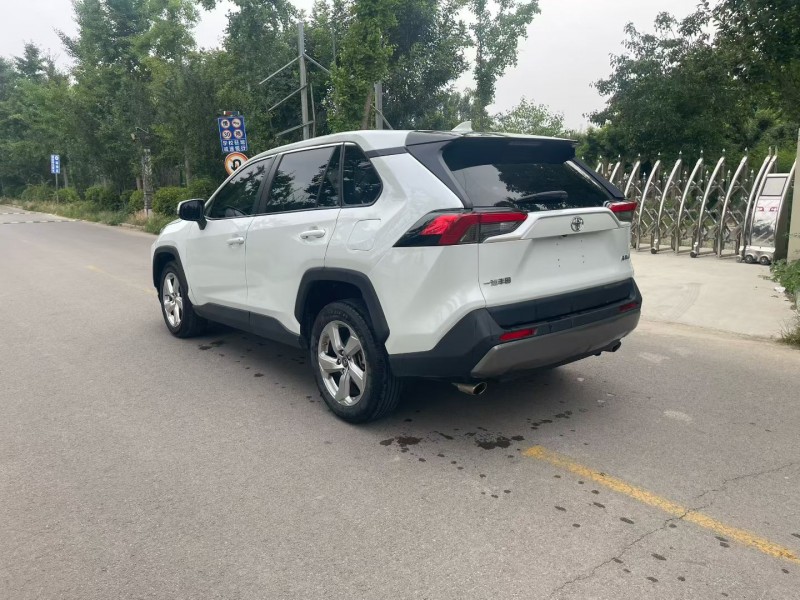 东营23年丰田RAV44