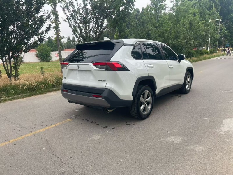 东营23年丰田RAV47