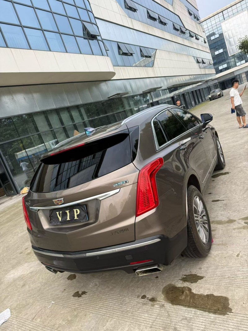乐山17年凯迪拉克XT56