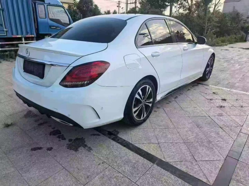 黄山19年奔驰C8