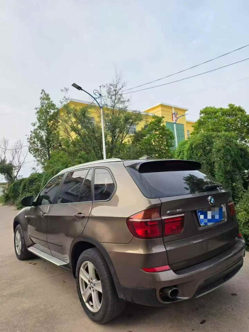 东营12年宝马X57