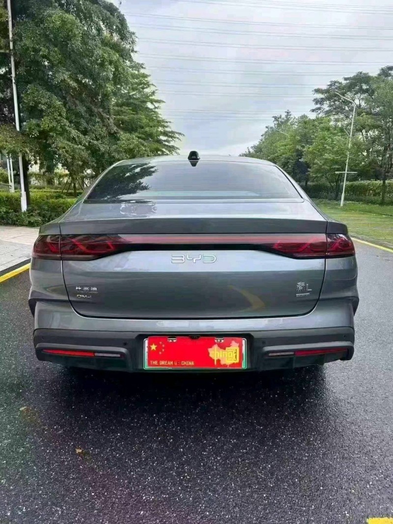 广州25年比亚迪秦8