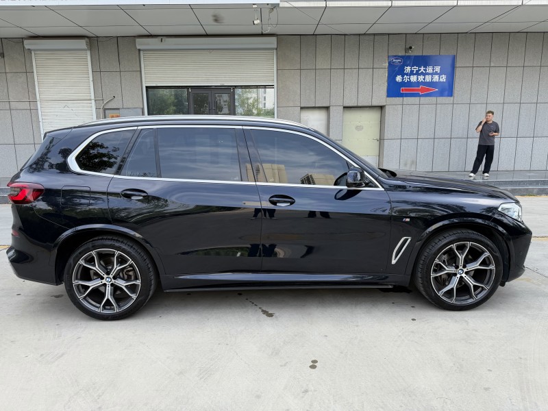济宁22年宝马X54