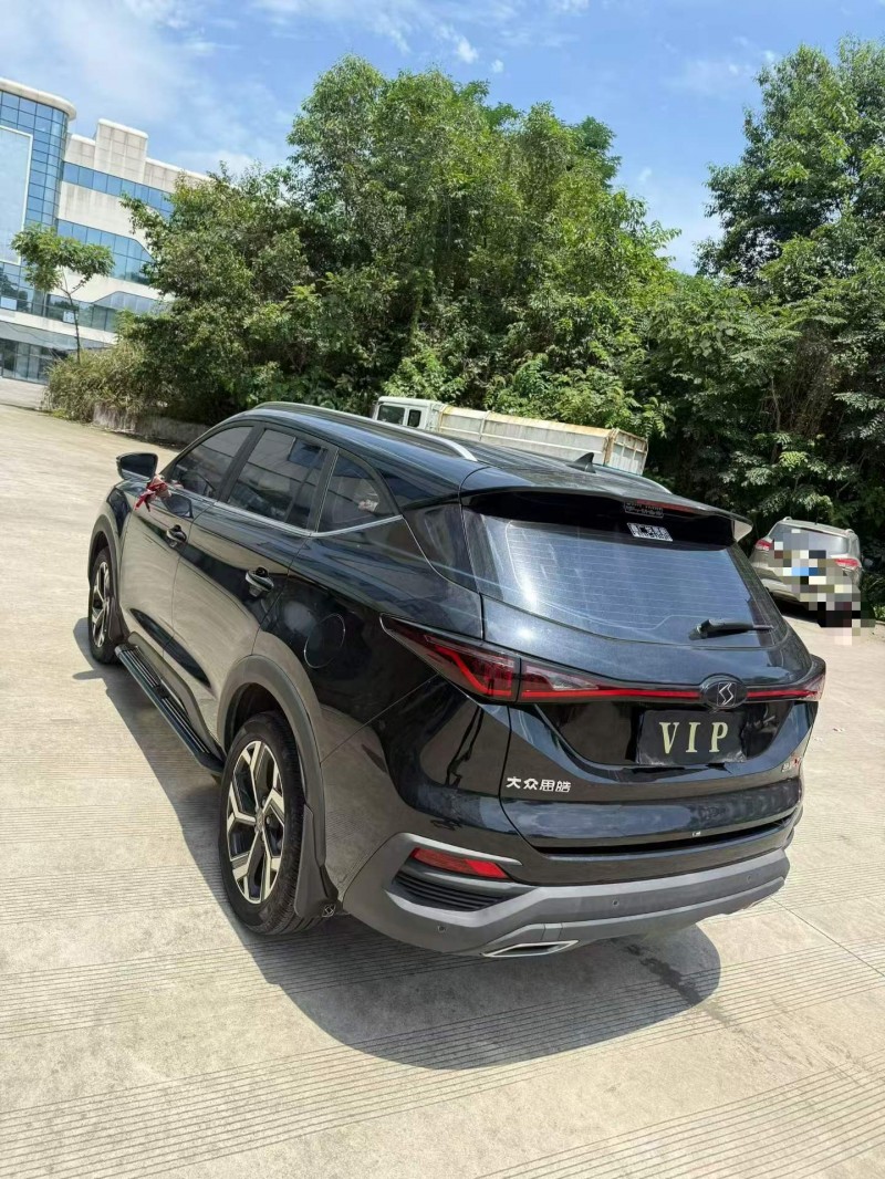乐山22年江淮思皓5