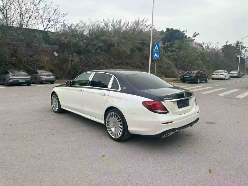 南宁18年奔驰E8