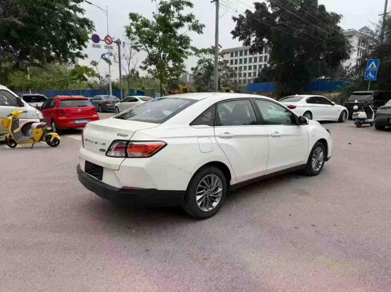 南宁22年启辰D607