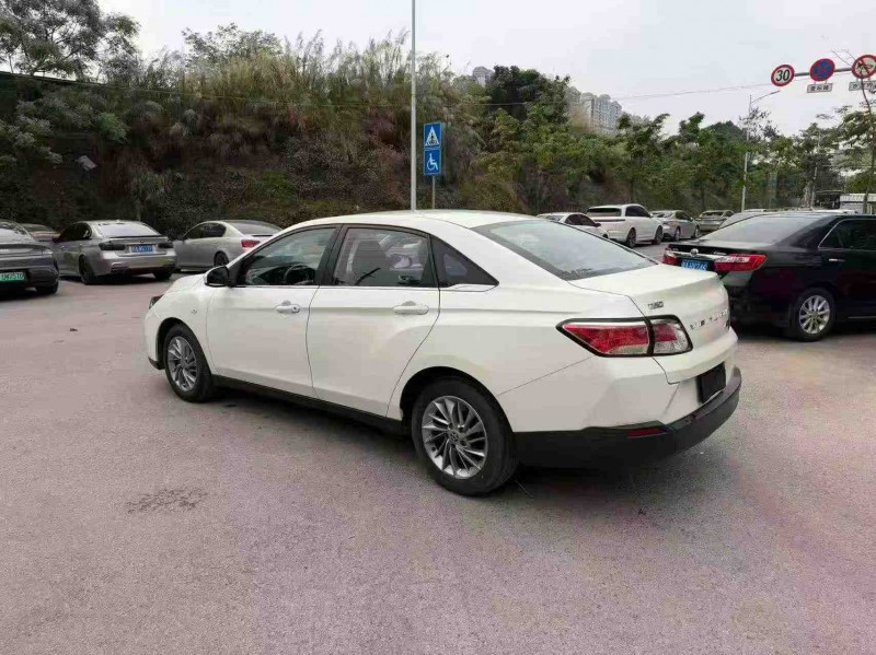 南宁22年启辰D608