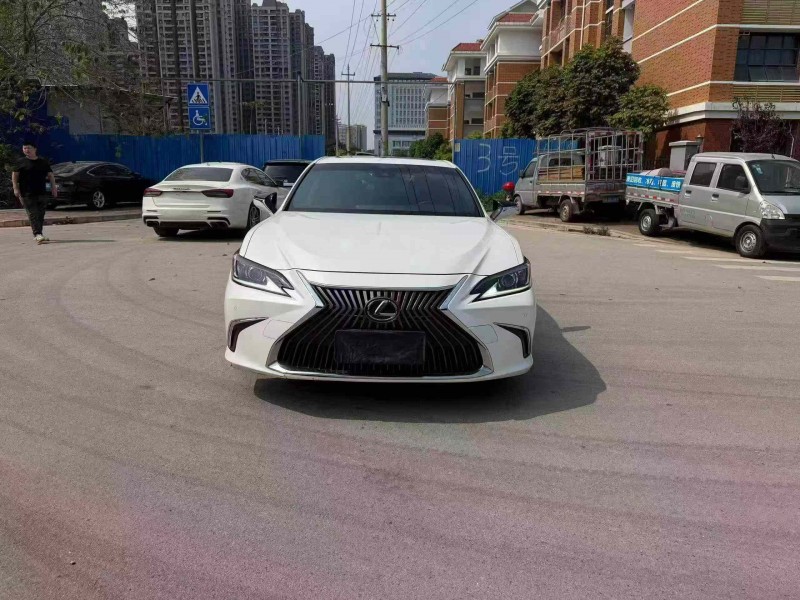 南宁21年雷克萨斯ES1