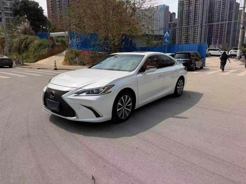 南宁21年雷克萨斯ES3