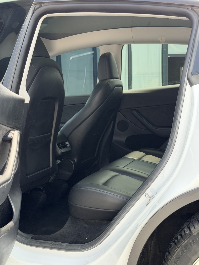 新乡23年特斯拉MODEL Y4