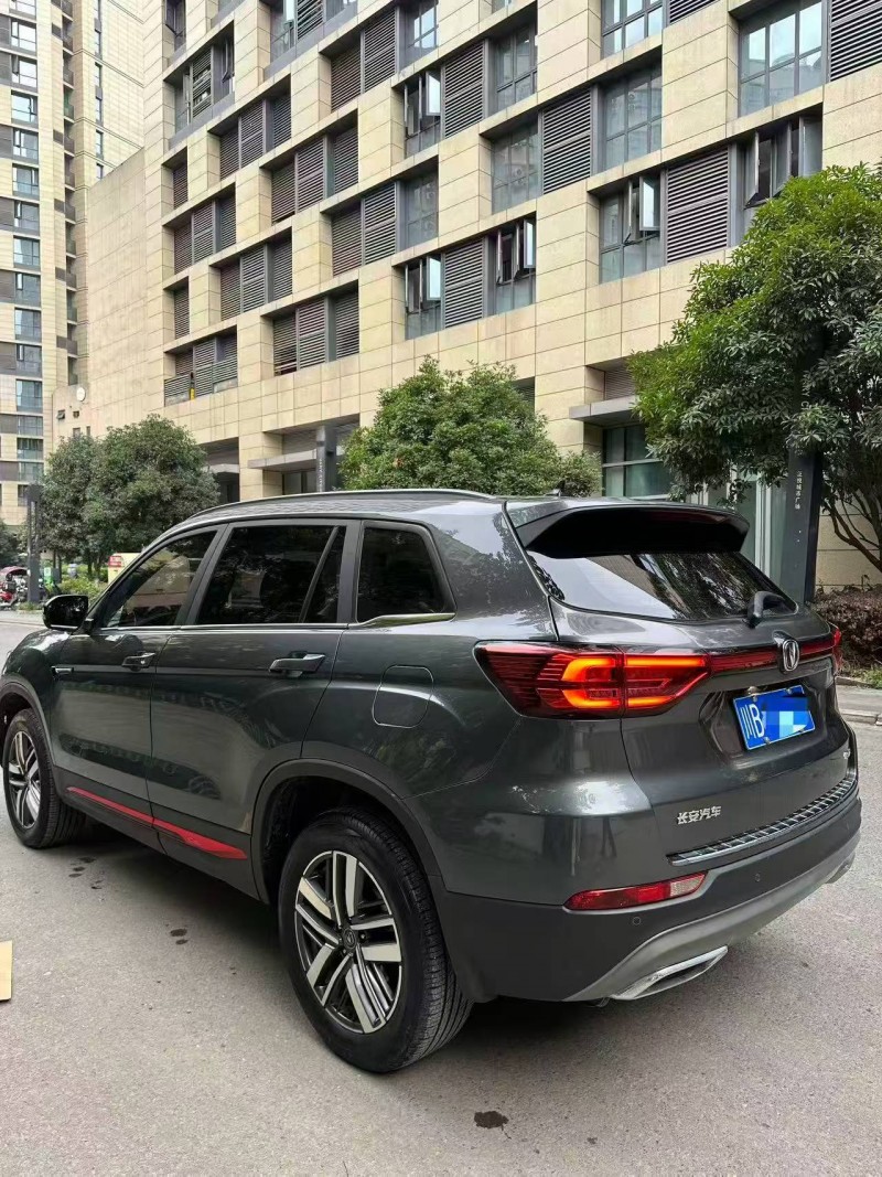 成都23年长安汽车CS757