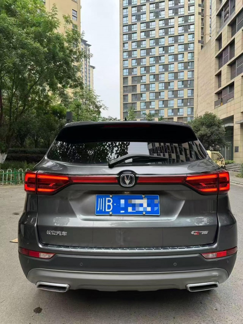 成都23年长安汽车CS758