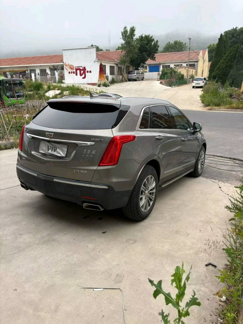 青島18年凱迪拉克XT58