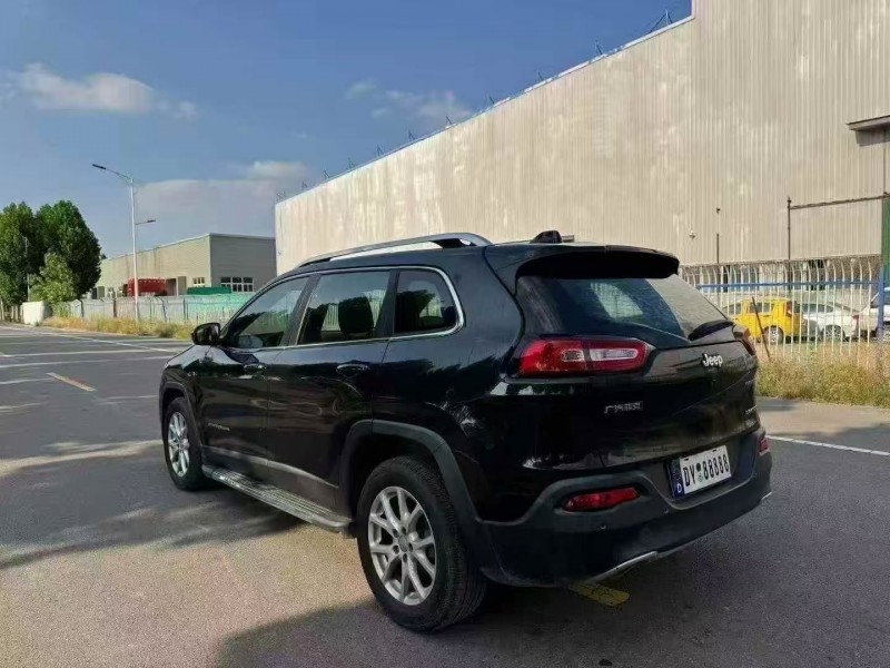 菏泽18年Jeep自由光8