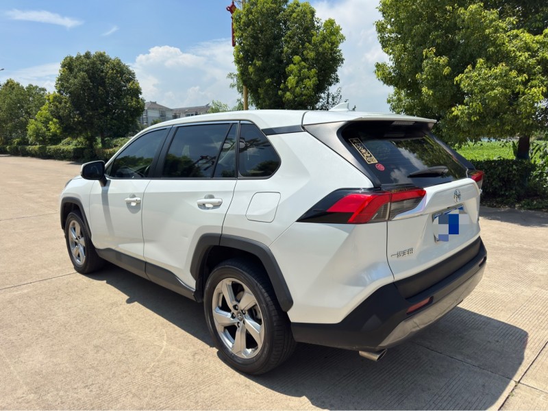 盐城22年丰田RAV4荣放4