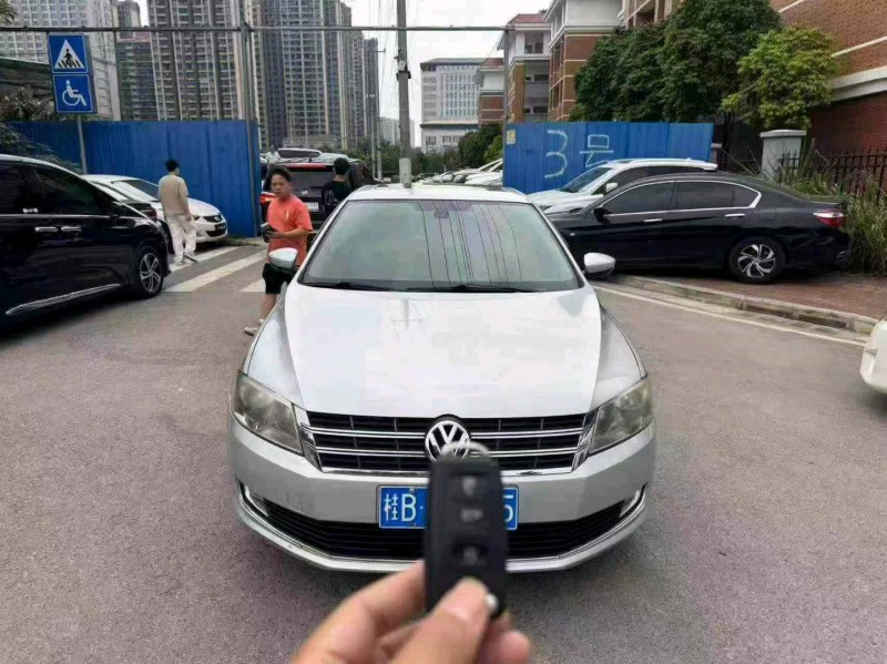 南宁19年大众朗逸1