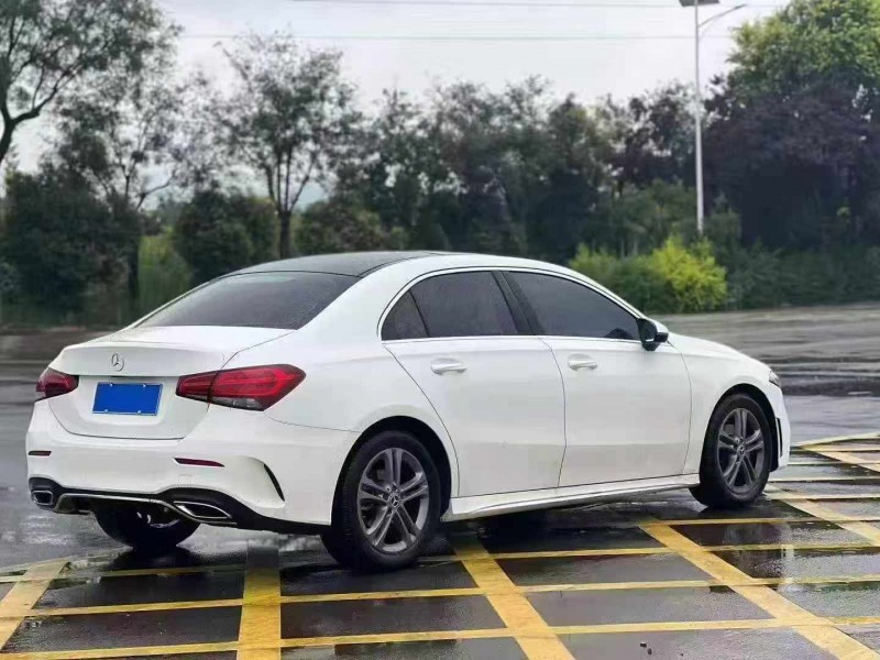 延安22年奔驰A7