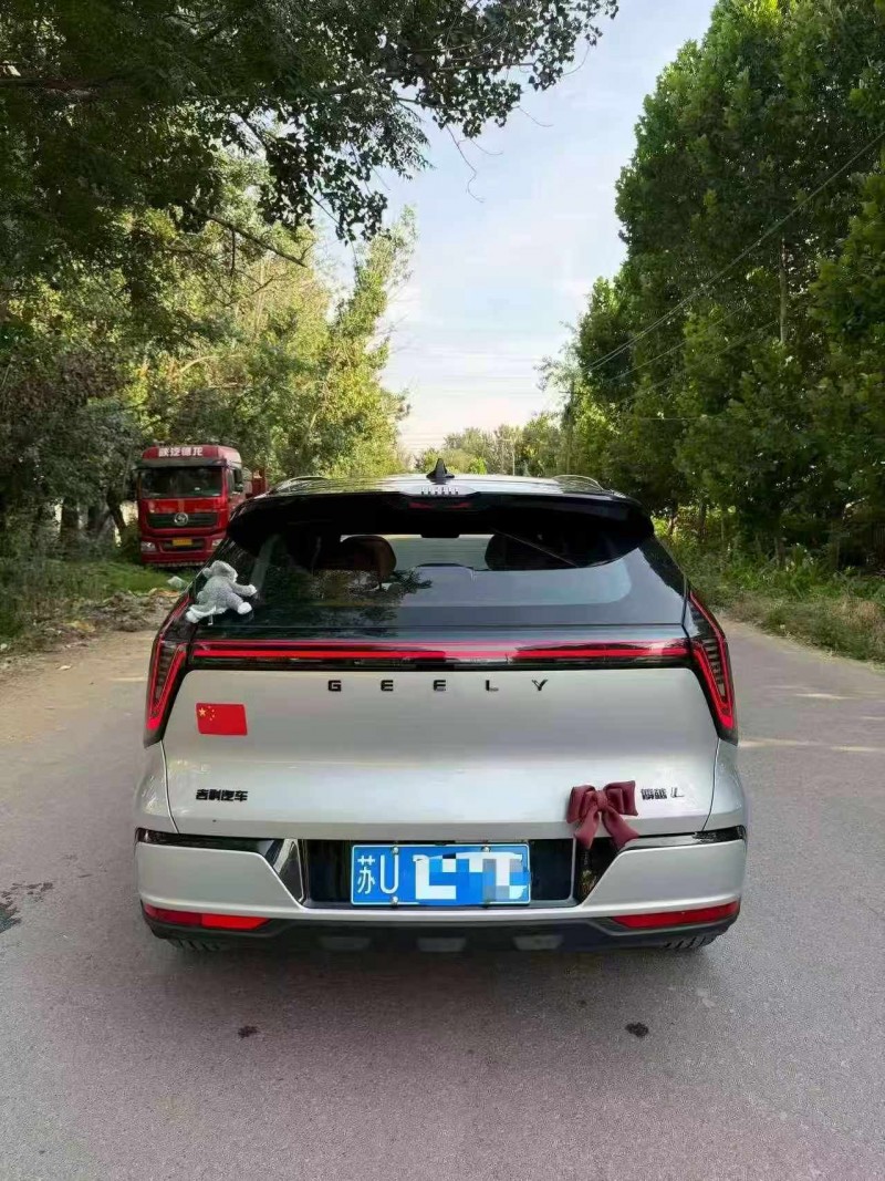 苏州25年吉利博越9