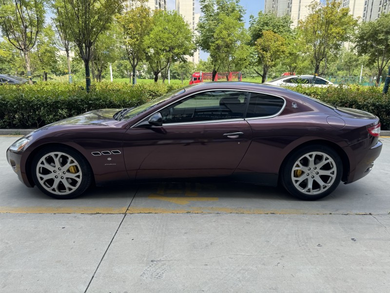 济宁12年玛莎拉蒂GT5