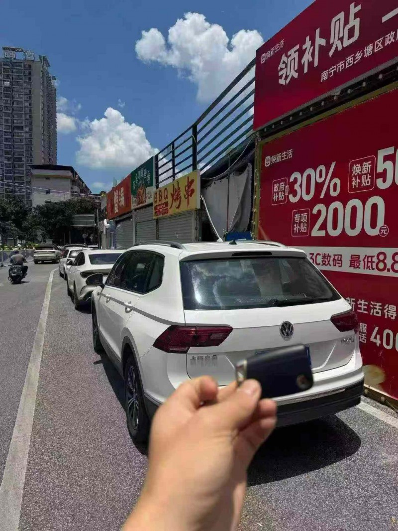 南宁19年大众途观8