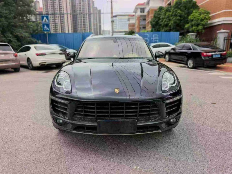 南宁15年保时捷Macan1