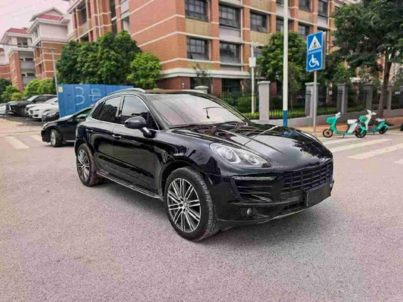 南宁15年保时捷Macan2