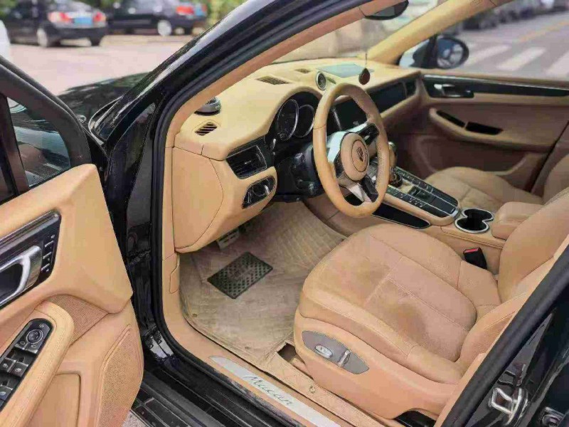 南宁15年保时捷Macan4