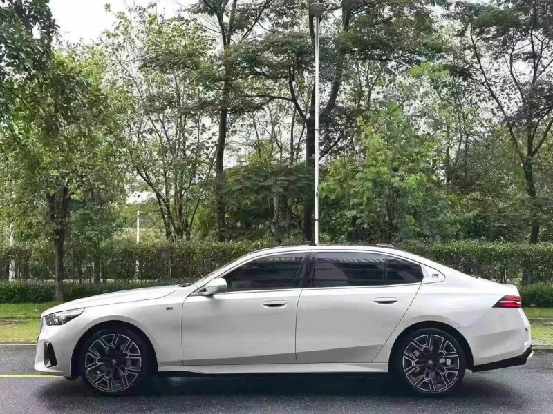 廣州24年寶馬5系4
