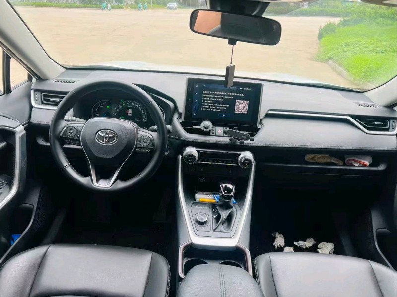 武汉23年丰田RAV47