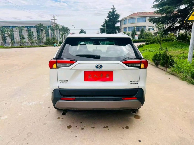 武汉23年丰田RAV48