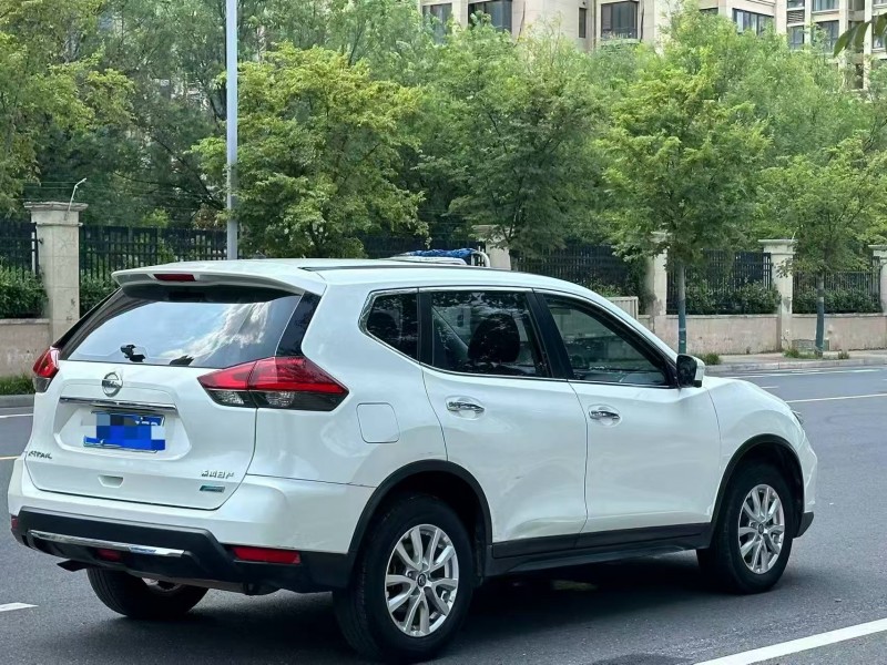 鄭州18年日產奇駿7