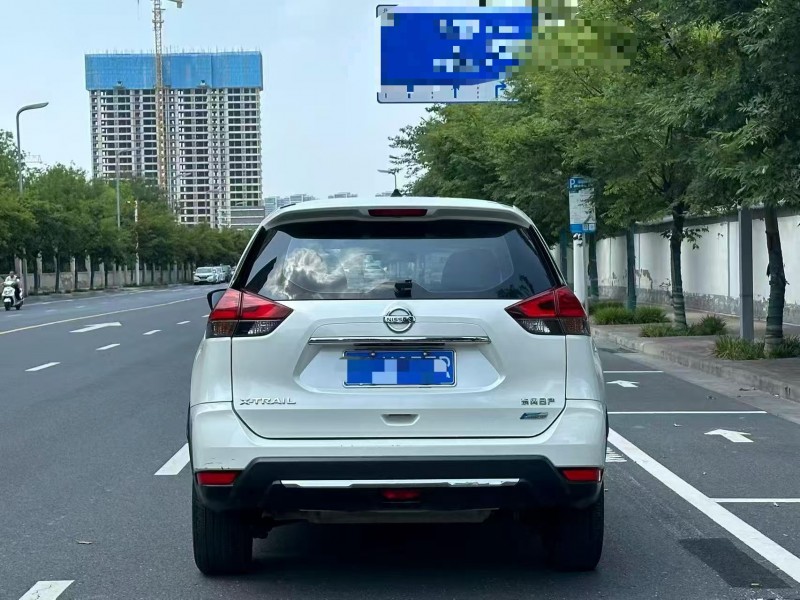 鄭州18年日產奇駿9