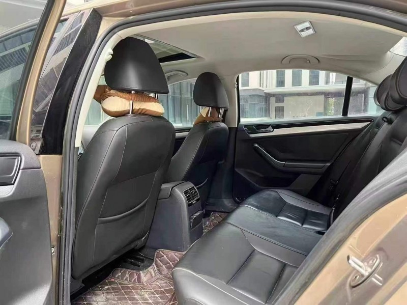 廣州16年大眾速騰8
