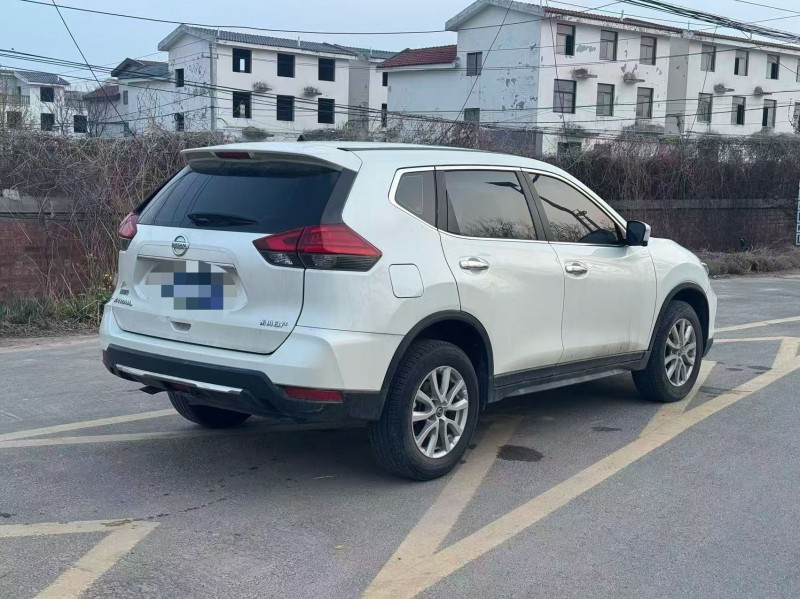 新乡21年日产奇骏9