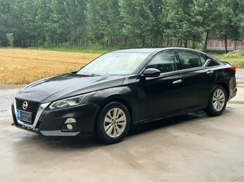 新乡22年日产天籁2