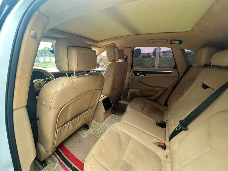 新乡16年保时捷Macan4