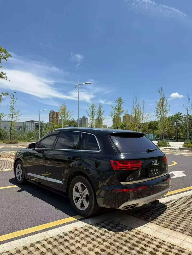 常德18年奥迪Q77
