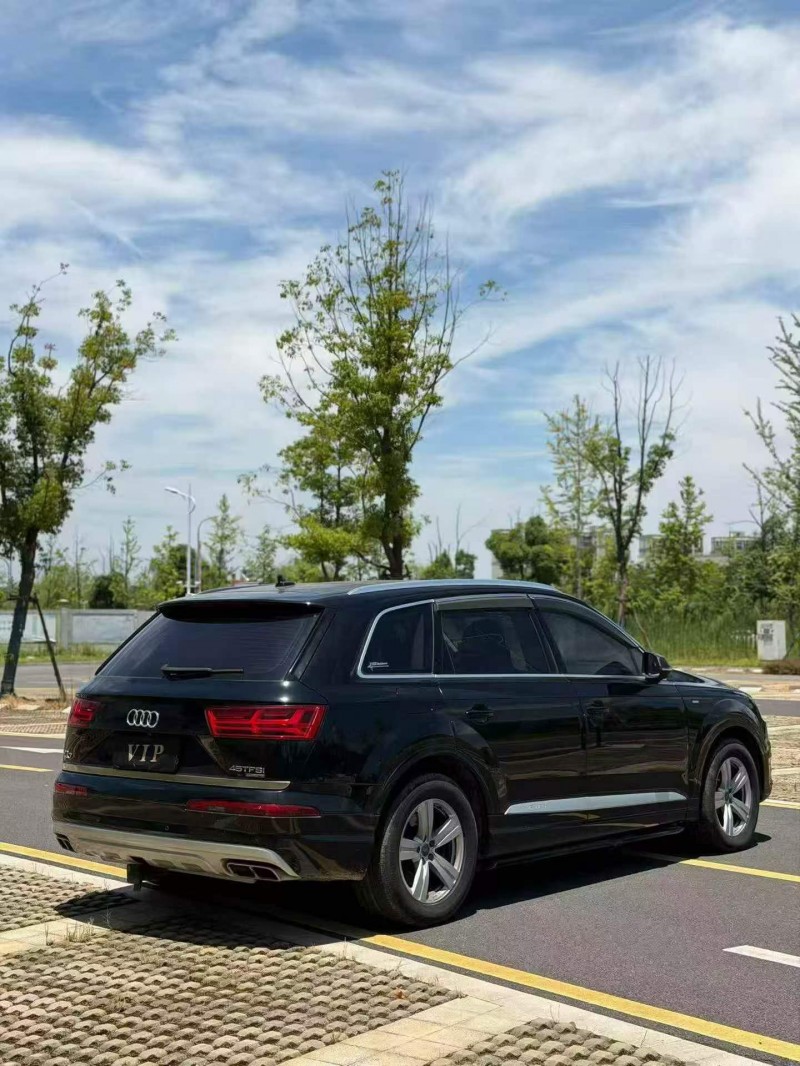 常德18年奥迪Q78